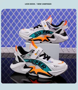 Détail des baskets en mesh respirant pour enfants avec des touches de bleu sarcelle et d'orange