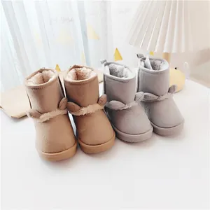 Gemütliche Kinder-Schneestiefel mit Bärenohren in stilvollem Braun und Grau Winter.