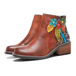 Botines vintage de cuero hechos a mano con aplicaciones florales y hojas en 3D