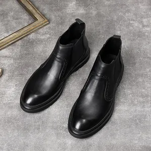 Bottines Chelsea pour hommes en cuir véritable noir avec détails brogue et bout rond