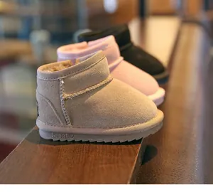 Bottes de neige d'hiver pour bébés avec doublure en fourrure chaude en kaki, rose et noir.