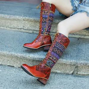 Vintage Leder-Kniestiefel mit Ethno-Blumenmuster, Schnürung und seitlichem Reißverschluss