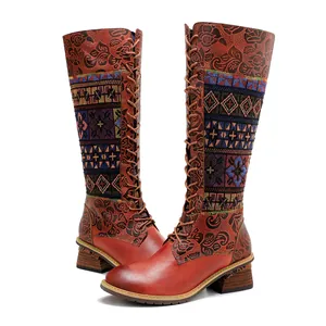Retro Ethno-Stil kniehohe Lederstiefel mit Blumenmustern und buntem Spleißing.