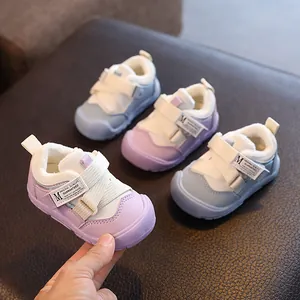 Warme Winter-Kinderschuhe mit Plüschfutter und Klettverschluss für Jungen und Mädchen.