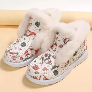 Detail von Weihnachts-Schneestiefeln für Damen mit weißem Kunstfellfutter
