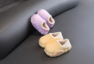 Pantofole impermeabili per bambini in pile con un simpatico motivo a nuvola calda