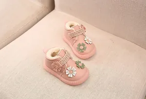 Warme rosa Babystiefel für Mädchen mit Blumendekor und weichem Fleece-Futter für Winter