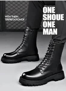 Detailansicht der Herren-Martin-Stiefel aus schwarzem Leder mit Reißverschluss.