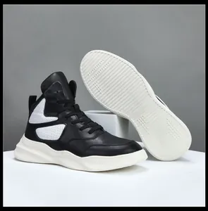 Baskets montantes en cuir noir avec empiècements blancs et semelle texturée