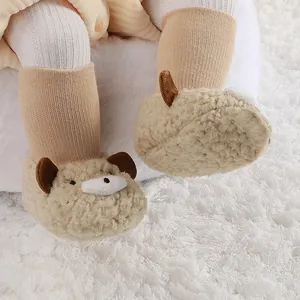 Lindos zapatos de lana para bebé con diseño de oso y puños de punto suaves y cálidos