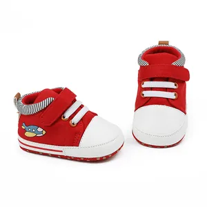 Rote Baby-Lauflernschuhe aus Segeltuch mit weißer Kappe und süßer Flugzeug-Stickerei