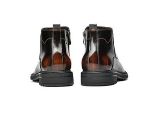 Vue arrière de bottines Chelsea pour hommes en cuir glacé marron avec fermeture éclair