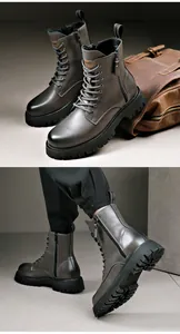 Detail van grijze leren combat boots met ritssluiting aan de zijkant en dikke zool
