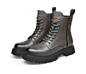 Detailweergave van grijze echt leren Martin boots met ritssluiting aan de zijkant