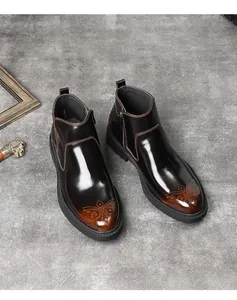 Vue détaillée des bottines Chelsea richelieu pour hommes en cuir poli et bouts fleuris