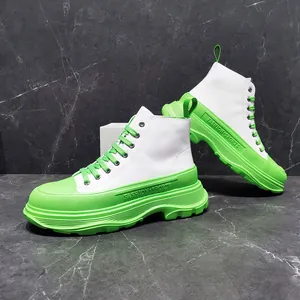 Eleganti sneakers alte da uomo in pelle bianca con suola chunky verde neon alla moda