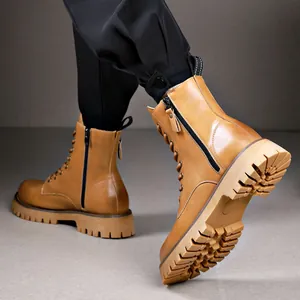 Stijlvolle tan lederen combat boots voor heren met dikke zool en zijritssluiting