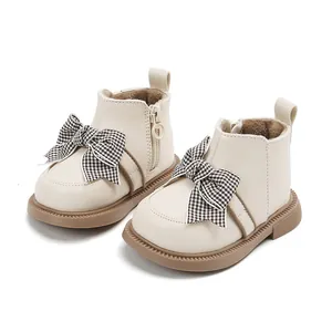 Elegante Winterstiefel für Kleinkinder mit karierter Schleife und warmem Plüschfutter in Creme