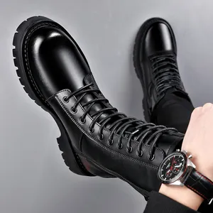 Hochwertige Herren Schnürstiefel aus schwarzem Leder mit dicker Sohle im britischen Stil