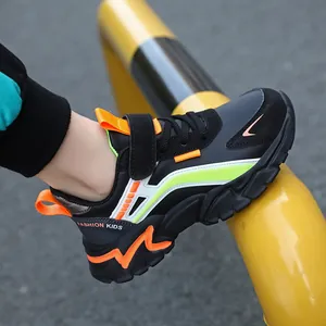 Fashionable lightweight non-slip outdoor children's running shoes in black and neon