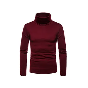 Vista dettagliata di un maglione a dolcevita bordeaux da uomo vestibilità slim fit