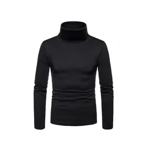 Vista frontale di una maglia a maniche lunghe a collo alto da uomo nera, vestibilità slim fit
