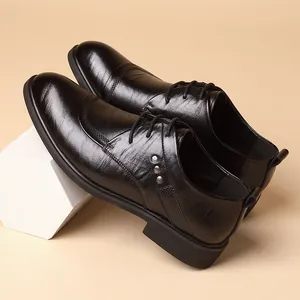 Elegantes zapatos de vestir de cuero negro con punta puntiaguda y cordones para hombre