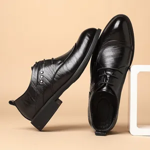 Elegantes zapatos de negocios de cuero negro para hombre con diseño de punta clásica