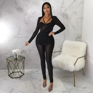 Combinaison noire sexy en maille transparente, col en V et manches longues pour soirée.