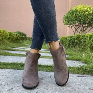 Botines casuales de ante marrón para mujer con cremallera lateral en el exterior