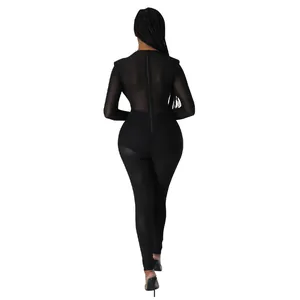 Vue arrière de la combinaison noire sexy transparente avec fermeture éclair au dos