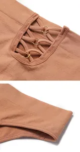 Détail d'un string de sport sans couture avec laçage et anneaux métalliques