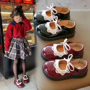 Dulces zapatos Mary Jane para niña con ribete de encaje y lazo en negro y burdeos