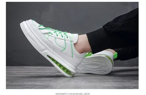 Vista lateral de zapatillas blancas de hombre con cámara de aire verde neón.