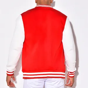 Rückansicht einer klassischen rot-weißen College-Jacke für Herren mit gestreiften Bündchen