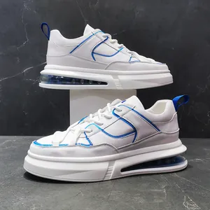 Detalle lateral de zapatillas blancas con cámara de aire y azul