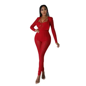 Combinaison sexy rouge à manches longues en tulle avec décolleté plongeant en V