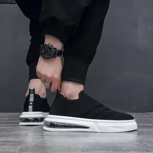 Sneaker a calzino nere traspiranti da uomo con suola ammortizzata ad aria bianca elegante