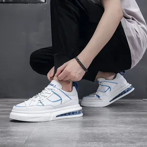 Elegantes zapatillas blancas de moda para hombre con ribete azul y diseño de cámara de aire