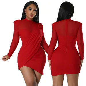 Κομψό κόκκινο μίνι φόρεμα bodycon με διάφανες λεπτομέρειες και πτυχώσεις