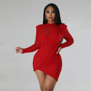 Κομψό κόκκινο μίνι φόρεμα bodycon με διάφανο πλέγμα και ντραπέ λεπτομέρεια στη μέση