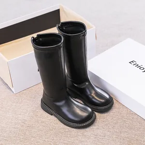 Modische schwarze Mädchen-Mittelwaden-Martin-Stiefel mit Reißverschluss für den Winter