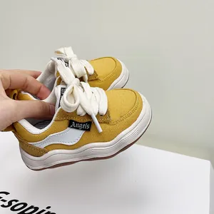Felgeel canvas baby loopschoentjes met zachte witte zolen en veters voor peuters