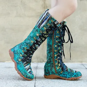 Damen Bohemian Vintage Kniehohe Stiefel Pfauengrün Rose Blumendruck Schafsleder Patchwork Strick Schnürschuhe Flache Stiefel