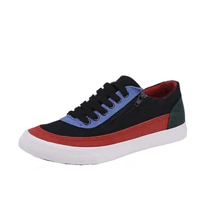 Sneaker casual da uomo in tela patchwork con cerniera laterale e lacci neri su bianco