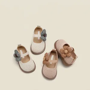 Breathable fly-knit baby girl princess shoes with decorative flower and houndstooth pattern