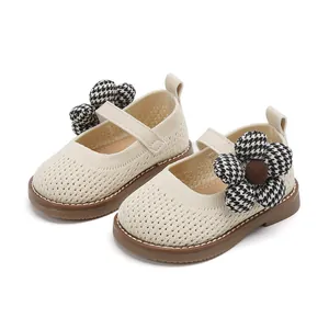 Cream flyknit toddler girls shoes with houndstooth flower ornament and velcro strap.