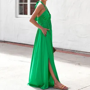 Abito lungo verde acceso con scollo a V profondo e spacco laterale alla moda