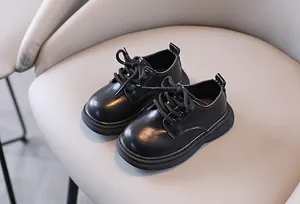 Elegante Britse stijl zwarte leren schoenen voor kinderen met vetersluiting en zachte zool