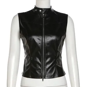 Vista detallada de un chaleco de cuero PU negro para mujer con cuello alto y cremallera